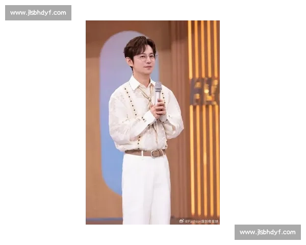 何炅：从综艺主持人到多元化艺人的蜕变之路与影响力解析