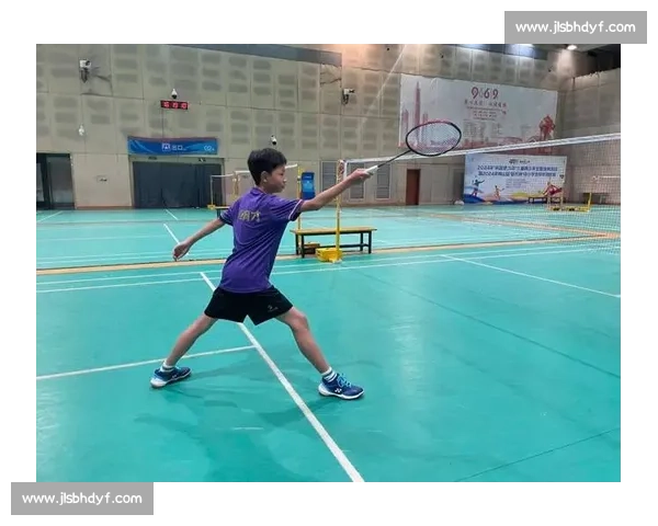 羽毛球赛场争锋逐鹿 展现实力不容小觑 拼搏到底勇攀巅峰